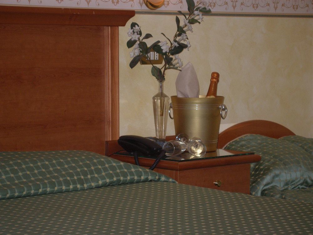 Hotel Lento Melito di Napoli エクステリア 写真